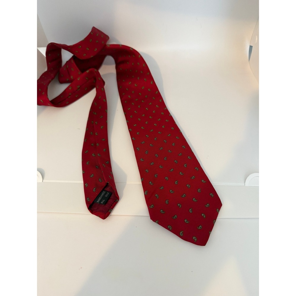 Superbly Tailored Red Paisley Silk Tie Handmade Imported Fabric RN 18811